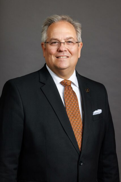 Craig Johnson : Funeral Service Attendant